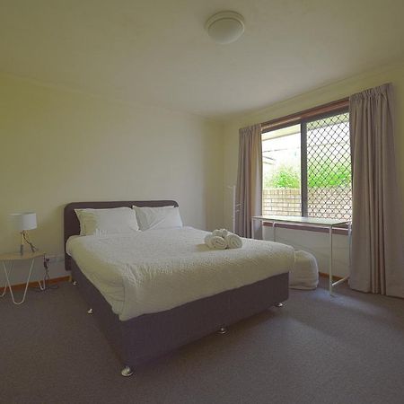 Dingding Upst-Airs Yellow House Free Parking Sandy Bay Esterno foto
