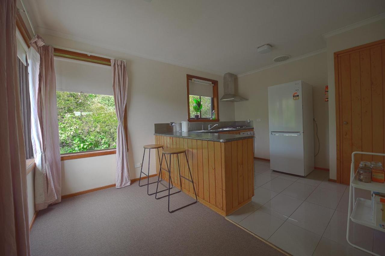 Dingding Upst-Airs Yellow House Free Parking Sandy Bay Esterno foto