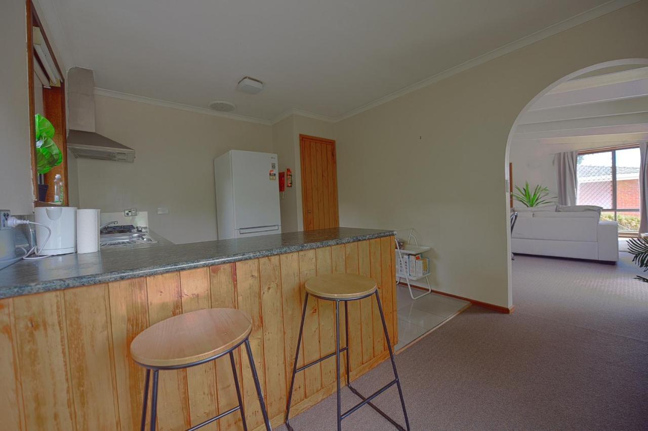 Dingding Upst-Airs Yellow House Free Parking Sandy Bay Esterno foto